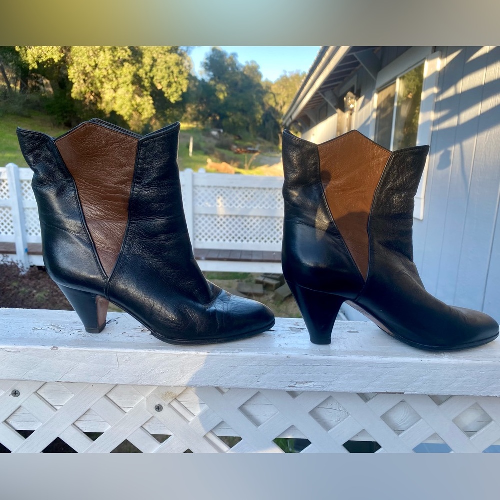 Vintage Italian ankle boots. Black with brown.Gently worn but over 20 years old